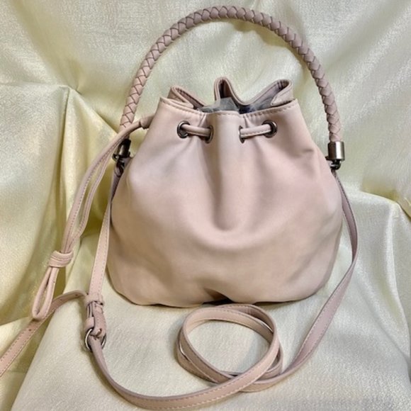 💖This beautiful Universal handbag. It's light tan with a hint of pal pink - Picture 1 of 4